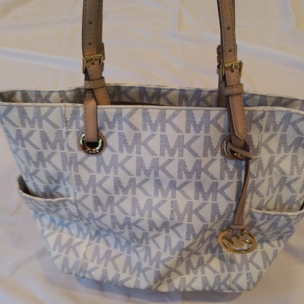 Michael Kors Jet Set Tote Bag